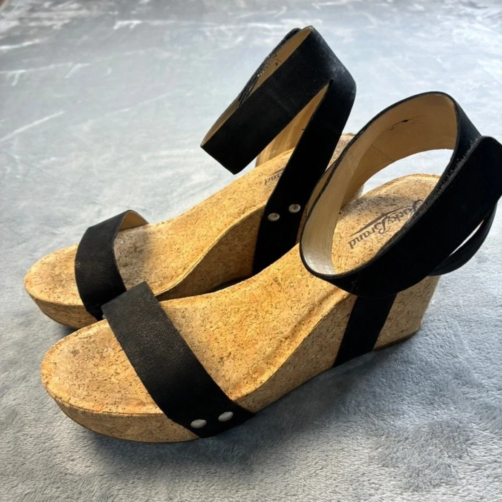 Lucky Brand McDowell Black Leather Cork Wedge Heel Sandals Womens 8M LK-MCDOWELL